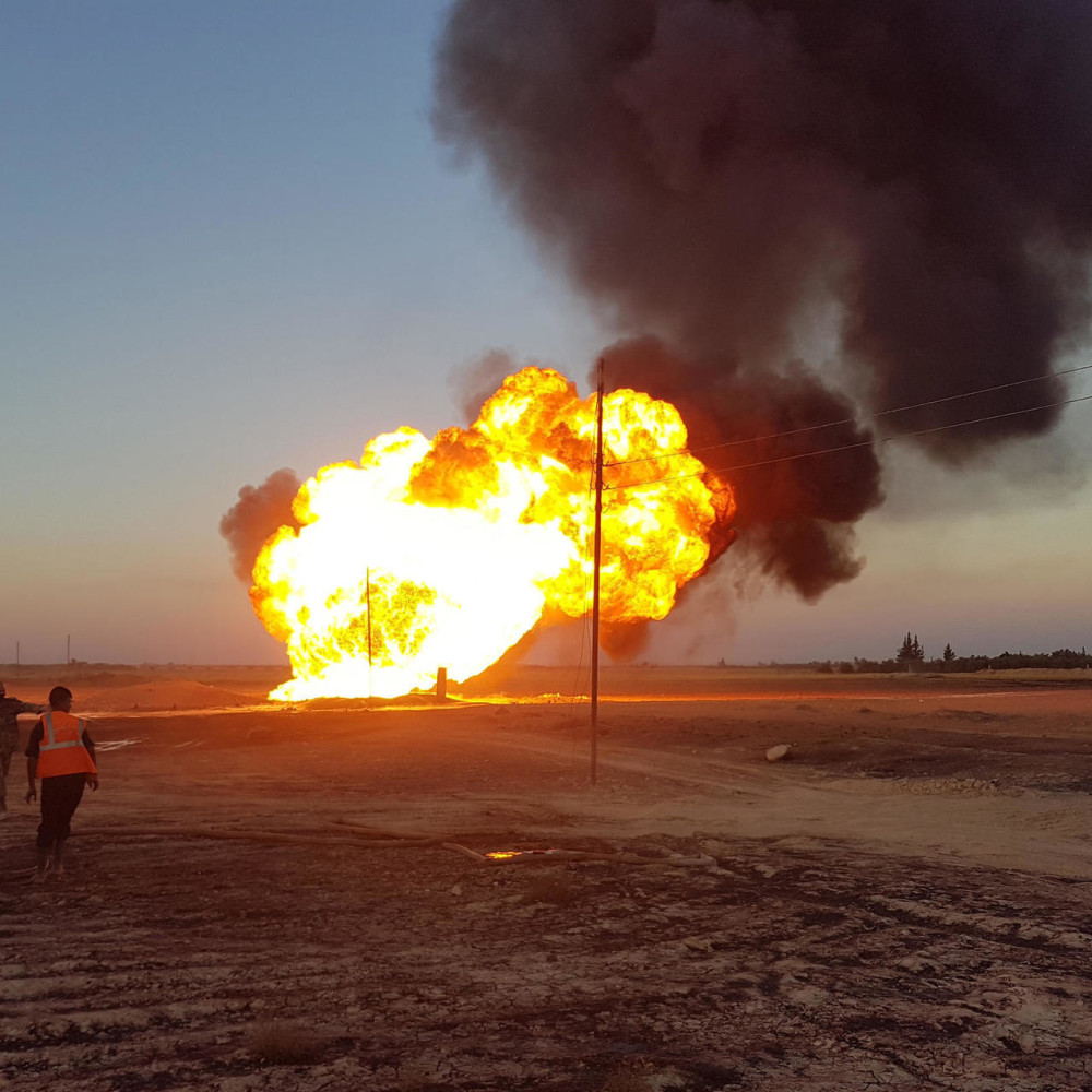 伊朗输油管爆炸事件引发安全关切，大批部队紧急响应